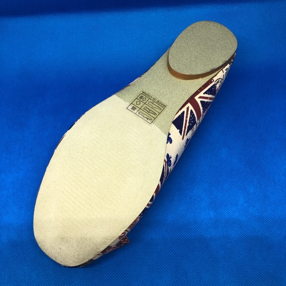 ModCloth England Newsprint Flats - Picture 3 of 3